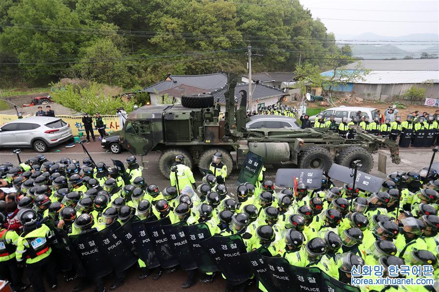 （国际）（1）“萨德”部分装备在韩部署　警方与当地居民发生冲突