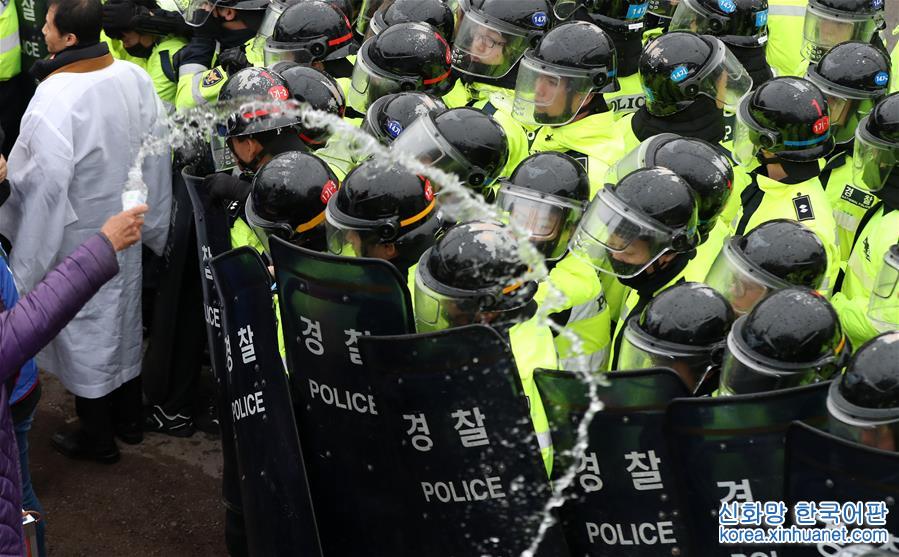（国际）（5）“萨德”部分装备在韩部署　警方与当地居民发生冲突