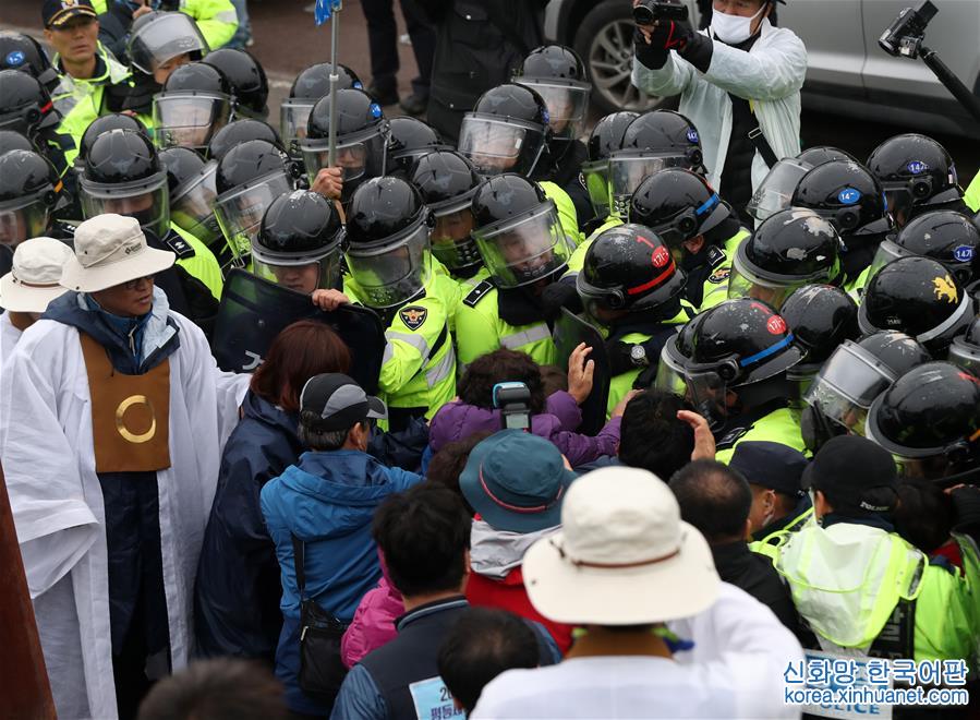 （国际）（8）“萨德”部分装备在韩部署　警方与当地居民发生冲突