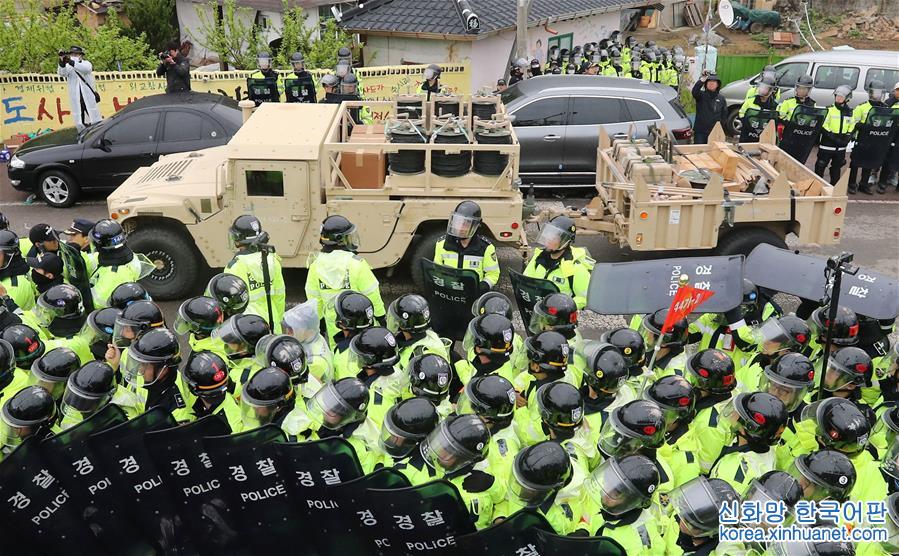 （外代一线）（2）“萨德”部分装备在韩部署　警方与当地居民发生冲突  