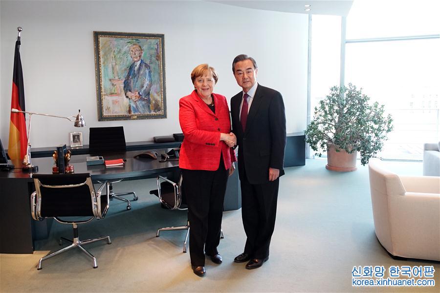 （XHDW）德国总理默克尔会见王毅