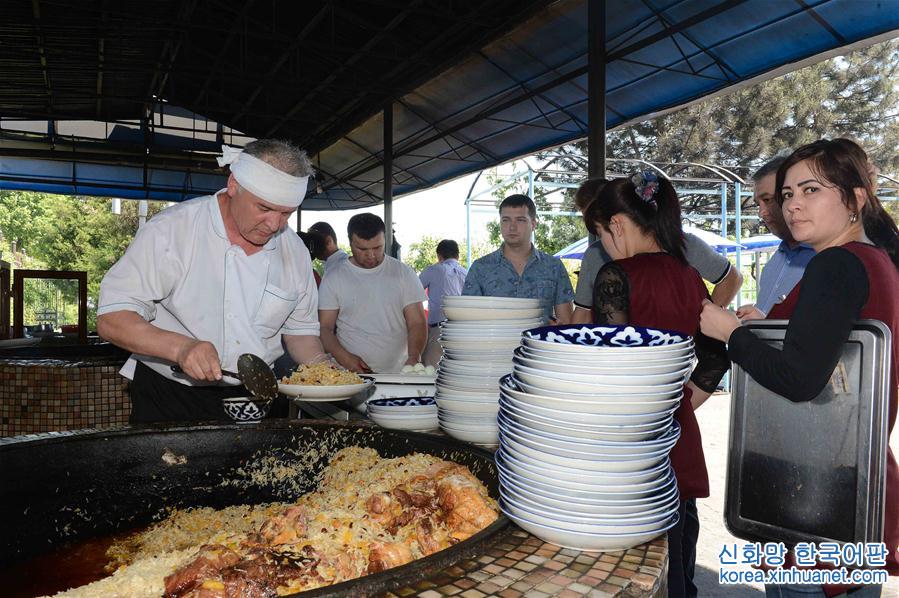 （一带一路·好味道）（8）乌兹别克斯坦传统美食——抓饭