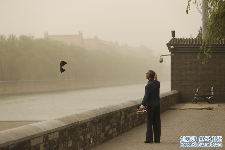（环境）（1）北京遭遇沙尘天气