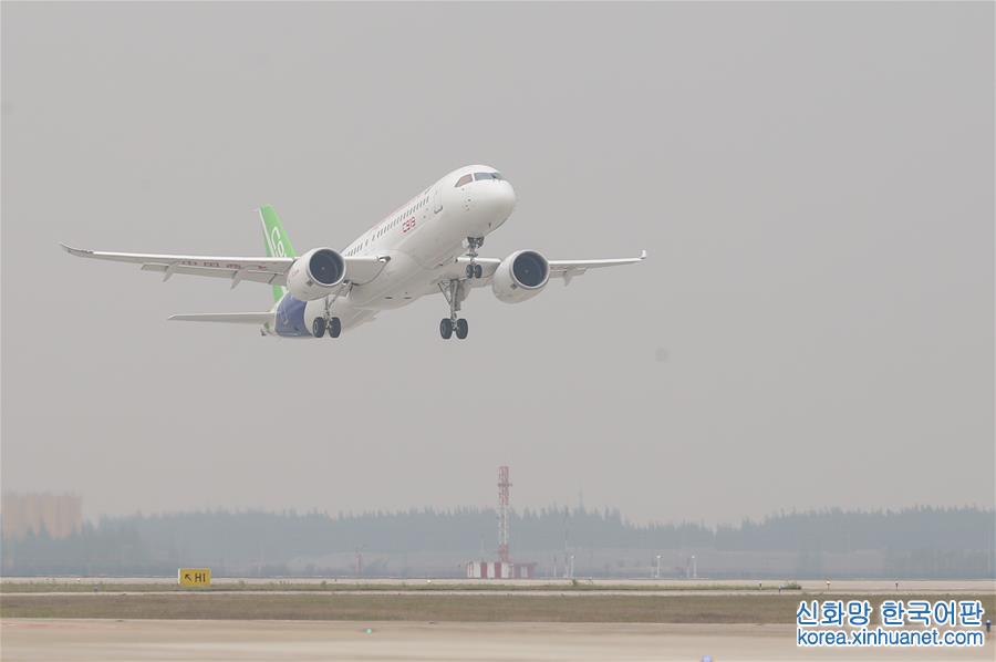 （新华视点·图片版）（2）中国首款国际主流水准的干线客机C919首飞