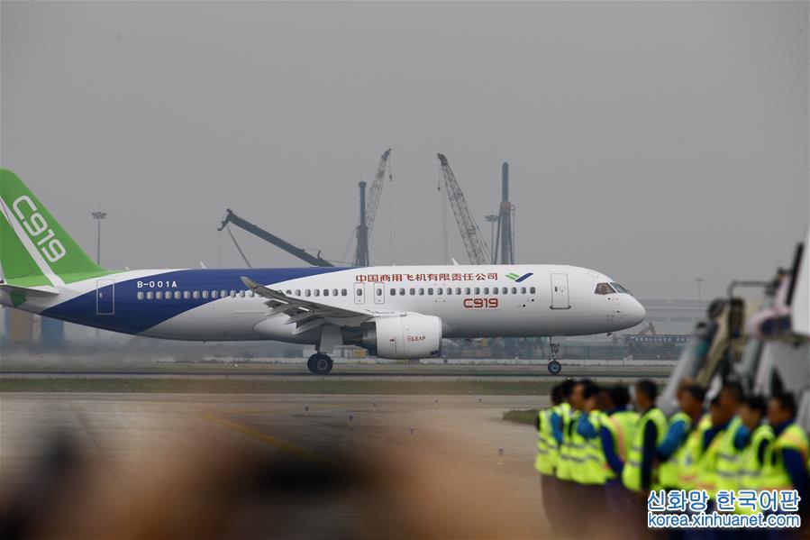 （新华视点·图片版）（5）中国首款国际主流水准的干线客机C919首飞