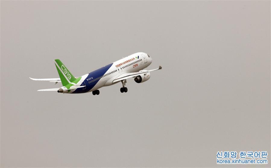 （新华视点·图片版）（6）中国首款国际主流水准的干线客机C919首飞