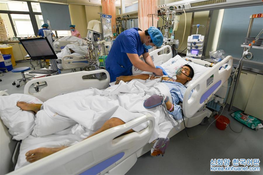 （圖片故事）（10）ICU裏的男護士
