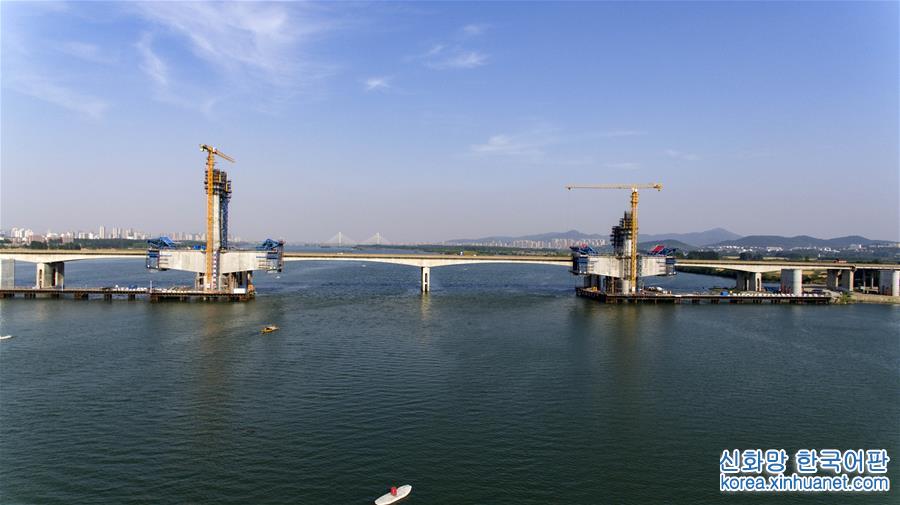 （经济）（1）蒙华铁路汉江特大桥建设进展顺利
