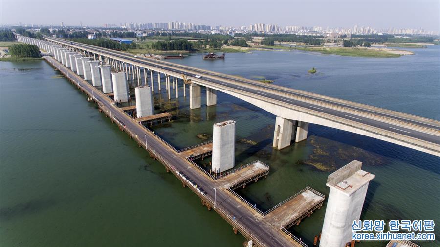 （经济）（4）蒙华铁路汉江特大桥建设进展顺利