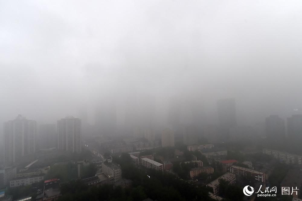北京迎来明显降雨 白昼如夜【5】