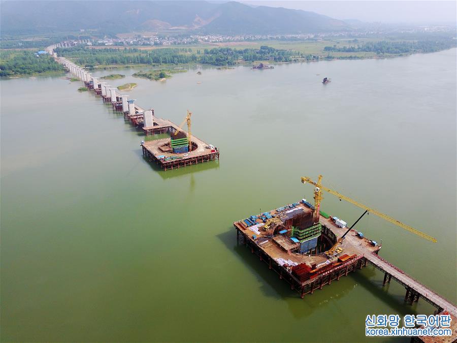 （经济）（1）蒙华铁路赣江特大桥线下工程基本完工