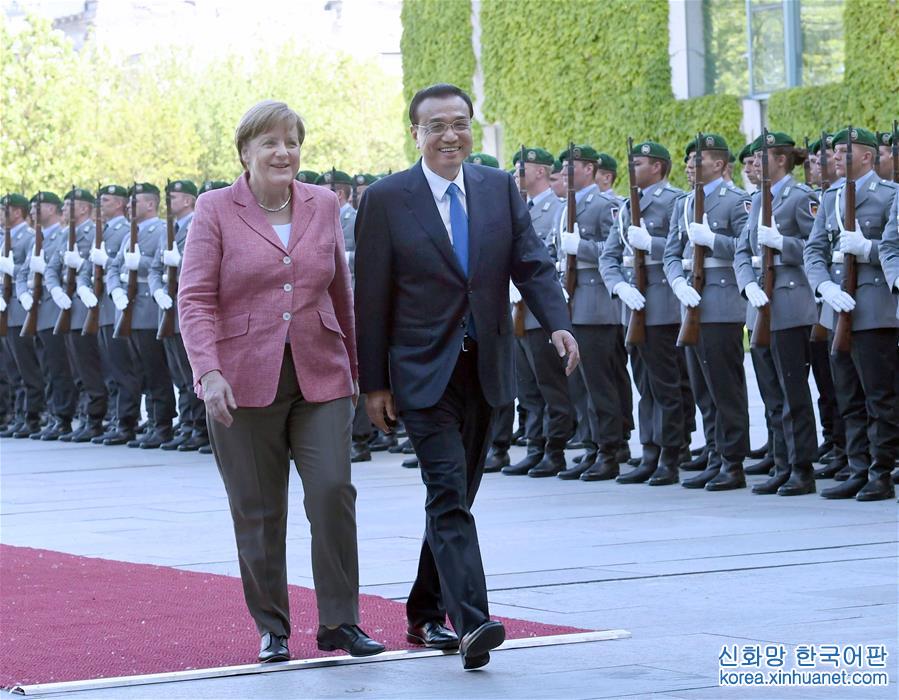 （时政）李克强同德国总理默克尔举行中德总理年度会晤