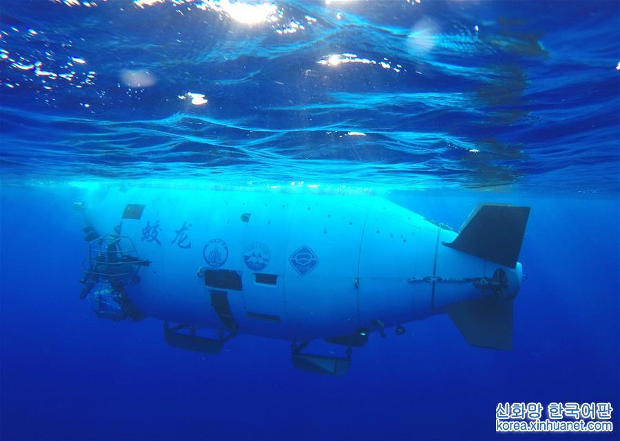 （在世界最深處下潛·圖文互動）（6）“蛟龍”號進行今年馬利亞納海溝最後一潛 