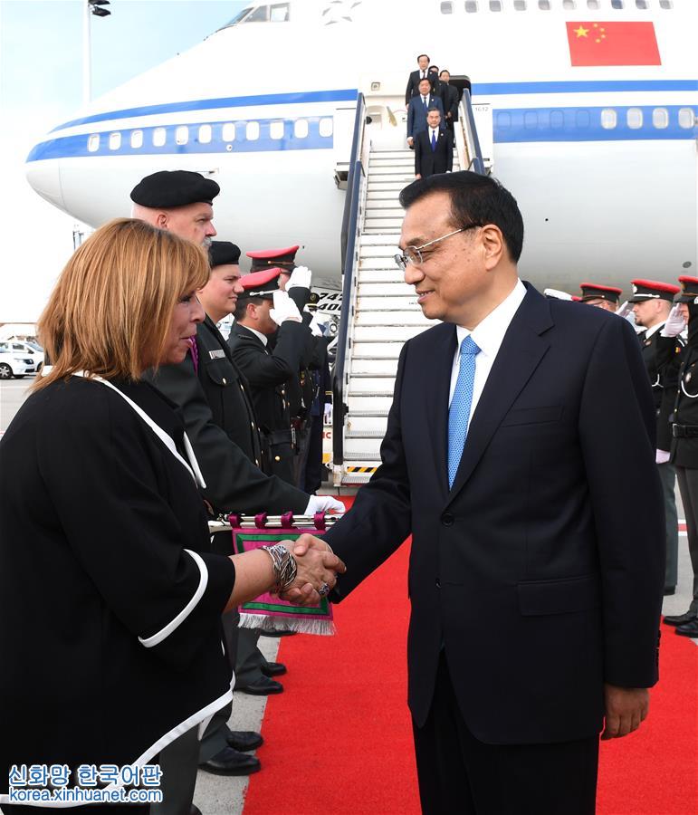 （时政）李克强抵达布鲁塞尔出席第十九次中国－欧盟领导人会晤并对比利时进行正式访问
