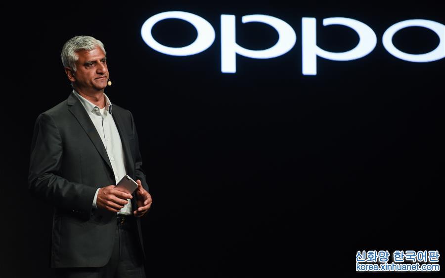 （服務）（1）OPPO發布新款手機R11