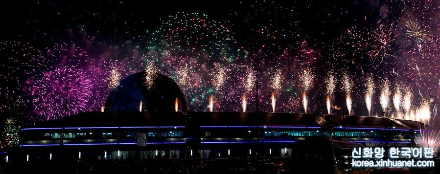 （國際）（4）阿斯塔納專項世博會開幕式上演焰火秀