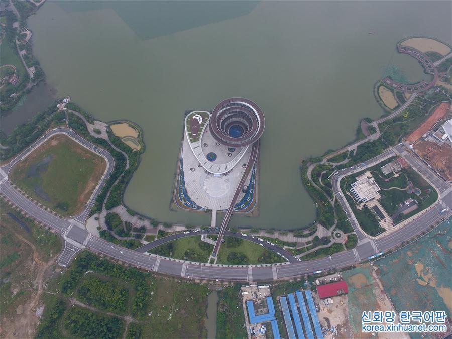 （经济）（1）长沙梅溪湖城市岛双螺旋观景平台对外开放