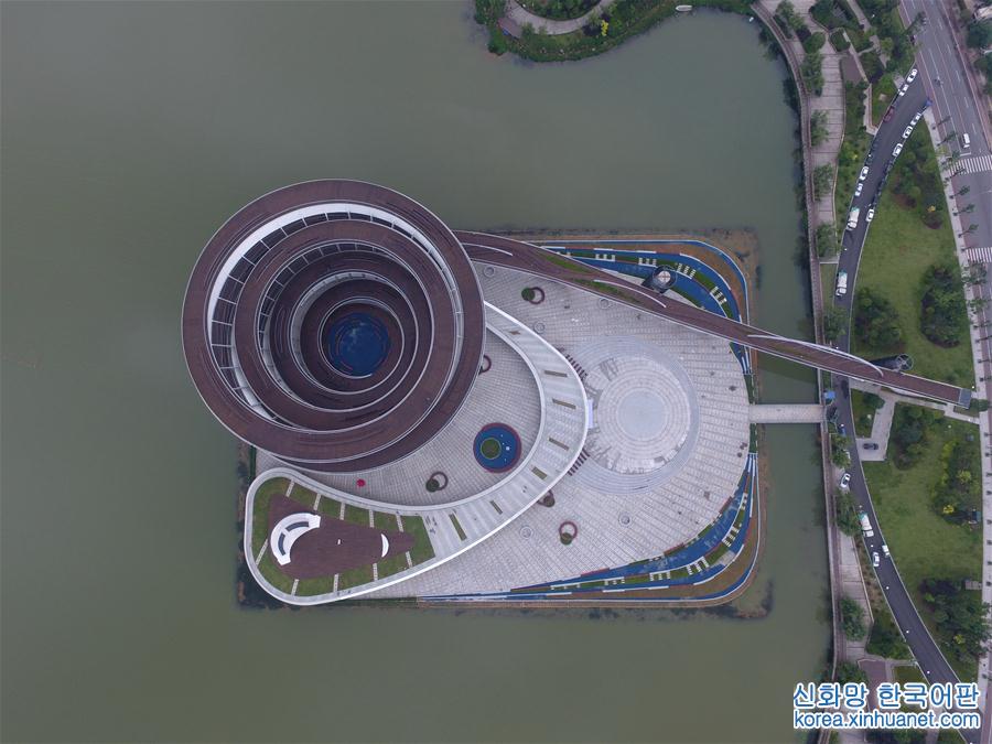 （经济）（2）长沙梅溪湖城市岛双螺旋观景平台对外开放