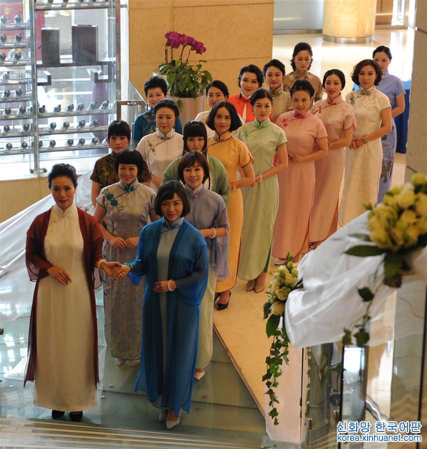 （社会）（1）馆藏喻氏经典旗袍揭牌仪式在京举行
