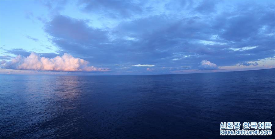 （新华视界）（3）“向九”船上的太平洋之晨
