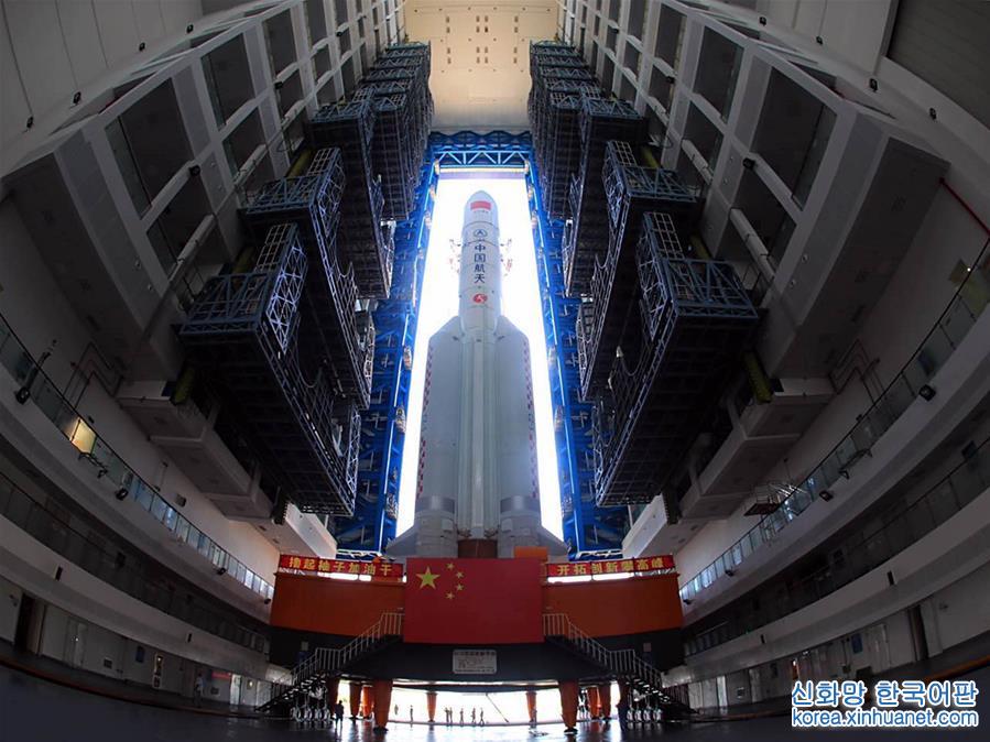 #（科技）（2）第二发长征五号大火箭完成垂直转运 将于7月初发射