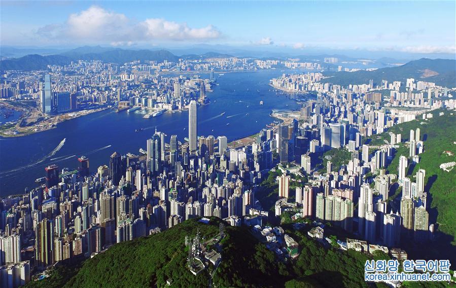 （新華全媒頭條·香港回歸二十周年·圖文互動）（1）與祖國同舟共濟 為夢想風雨兼程——慶祝香港回歸20周年