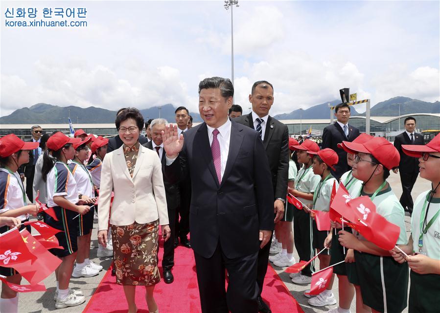 （XHDW）圆满结束在香港的各项活动 习近平主席离开香港返回北京
