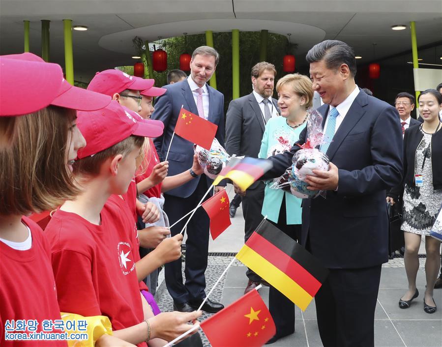 （XHDW）（2）习近平同德国总理默克尔共同出席柏林动物园大熊猫馆开馆仪式