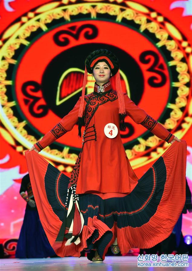 （文化）（4）云南民族赛装文化节在楚雄举行