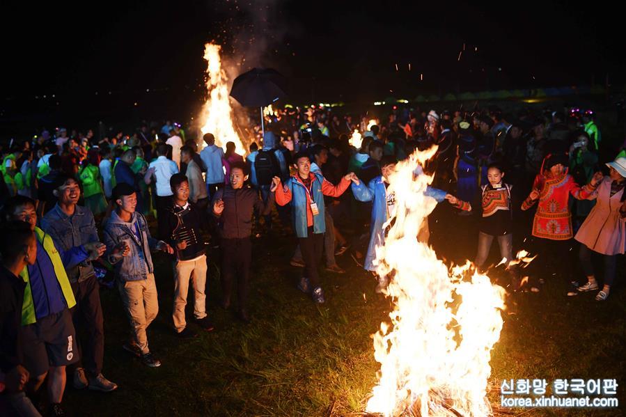 （文化）（3）四川凉山：火把狂欢夜