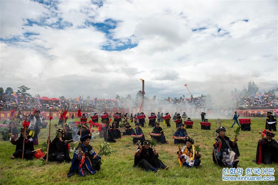 （社会）（3）云南石林彝族群众欢庆“火把节”
