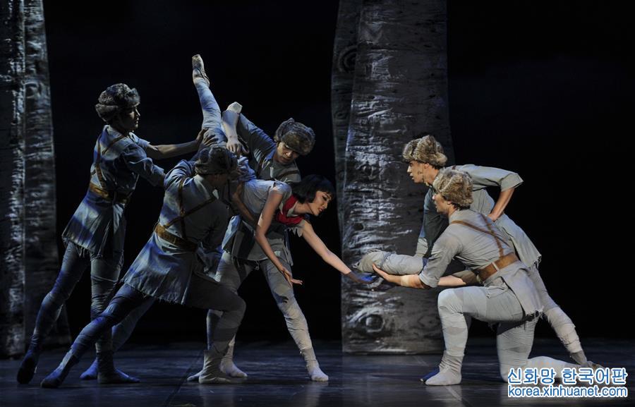 （文化）（4）芭蕾舞劇《八女投江》在新疆上演