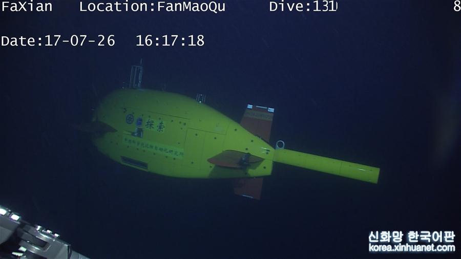 （科技）（1）我国首次实现缆控式与自治式水下机器人深海交会拍摄