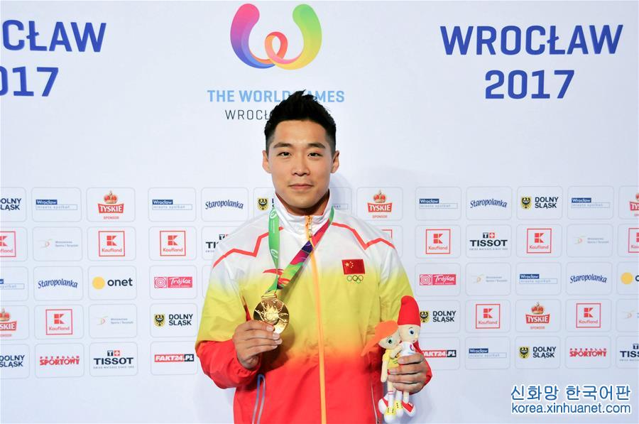 （体育）（1）世运会——蹦床：张雒获男子单跳项目金牌