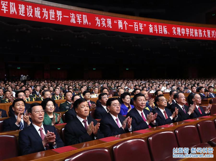 （时政）庆祝中国人民解放军建军90周年文艺晚会《在党的旗帜下》在京举行