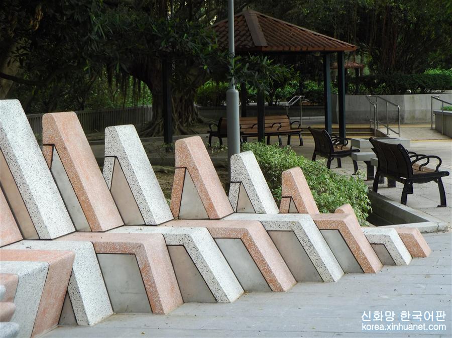 （XHDW）（3）香港推出“城市艺裳计划：乐坐其中”公共艺术项目