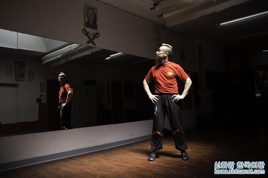 （国际·图片故事）（2）曼哈顿的咏春拳师