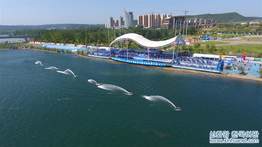 （体育）（1）摩托艇——丹江口亚洲公开赛开幕