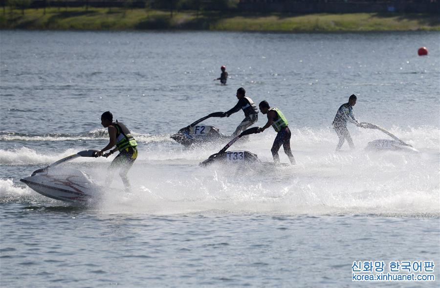 （体育）（2）摩托艇——丹江口亚洲公开赛开幕