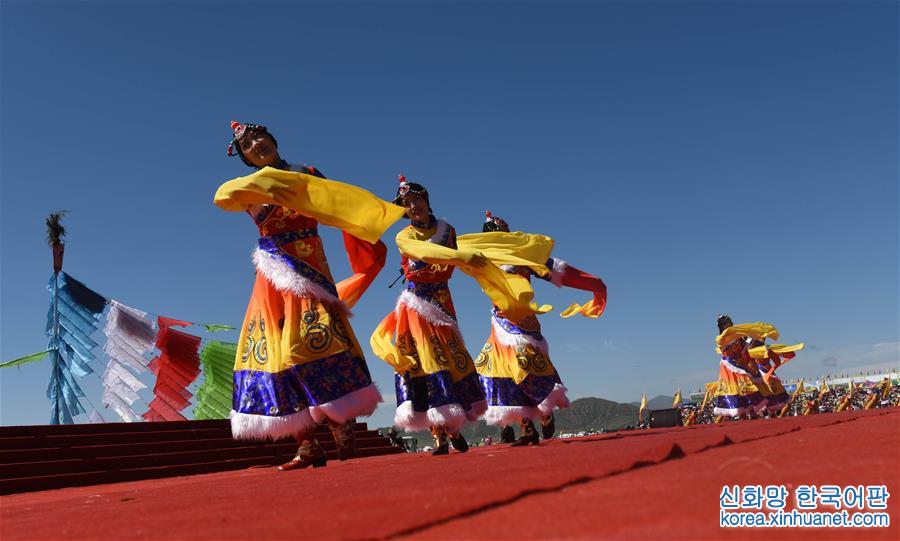 （社会）（1）第十一届格萨尔赛马节在甘南玛曲开幕