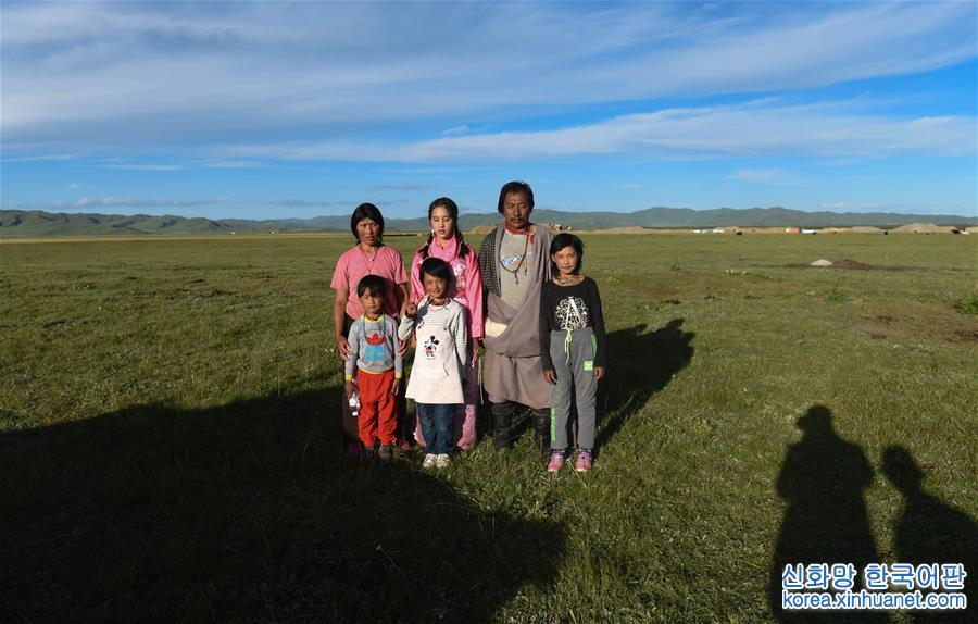 （图片故事）（3）藏族盲女草原放歌：“我们的妈妈叫中国”
