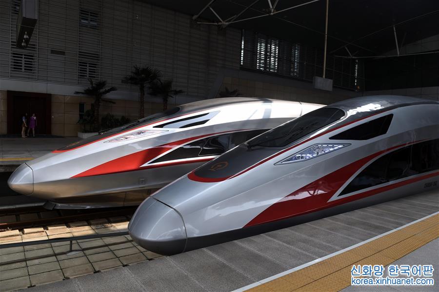 （社会）（2）“复兴号”中国标准动车组在京津城际上线运行