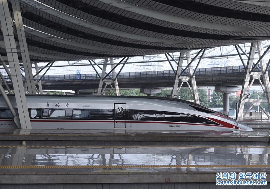 （社会）（5）“复兴号”中国标准动车组在京津城际上线运行