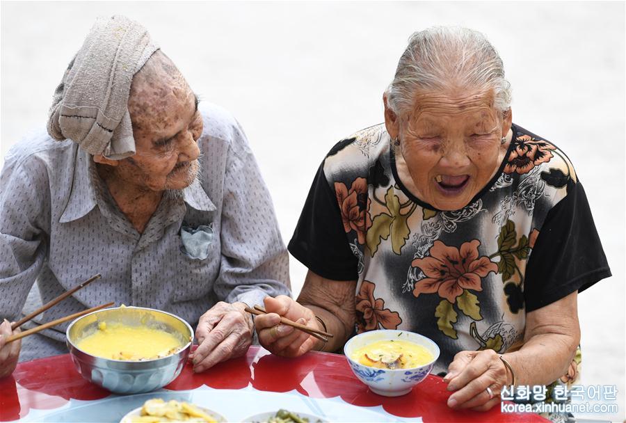 （社会）（2）“执子之手 与子偕老”