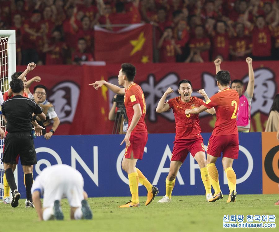 （体育）（18）足球——世预赛：中国胜乌兹别克斯坦