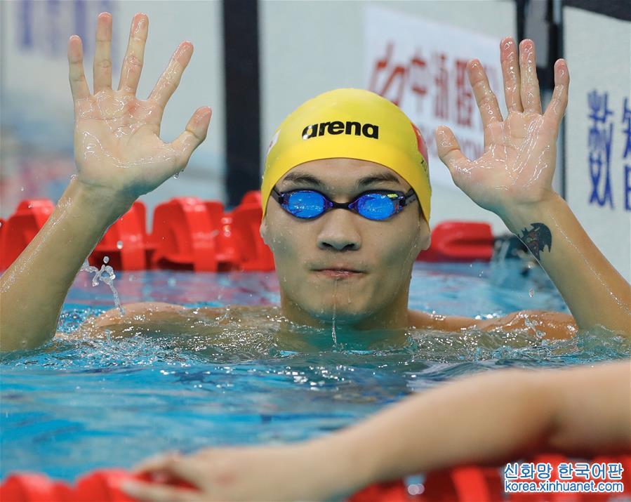 （全运会）（5）游泳——徐嘉余获得男子100米仰泳冠军