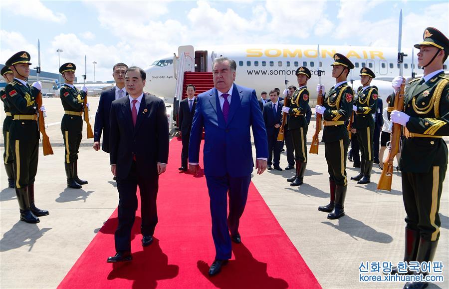 （厦门会晤·XHDW）（1）塔吉克斯坦总统拉赫蒙抵达厦门