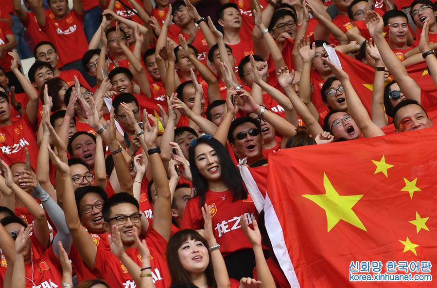 （体育）（20）足球——世预赛：中国胜卡塔尔