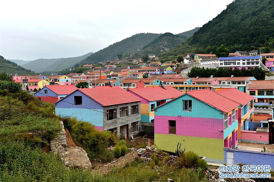 （砥砺奋进的五年）（4）太行山里的“彩色村庄”