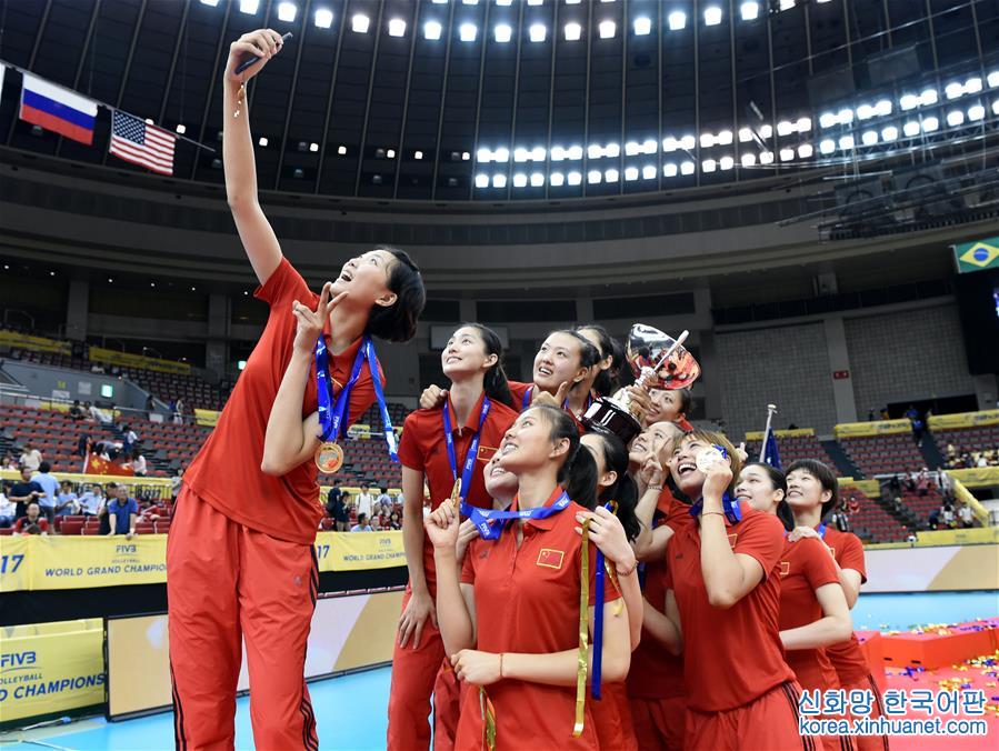 （体育）（5）排球——中国女排夺得大冠军杯赛冠军